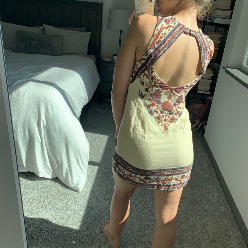 Patterned Shift Dress With Open Back - image 3